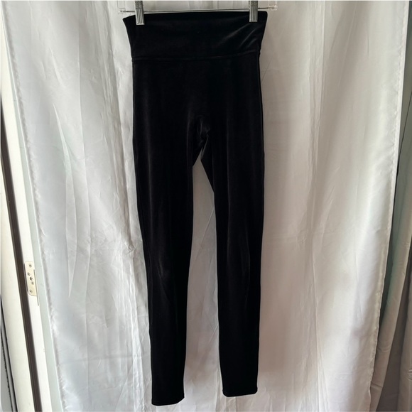 SPANX Pants - NWOT SPANX VELVET LEGGINGS Black SZ S /P.